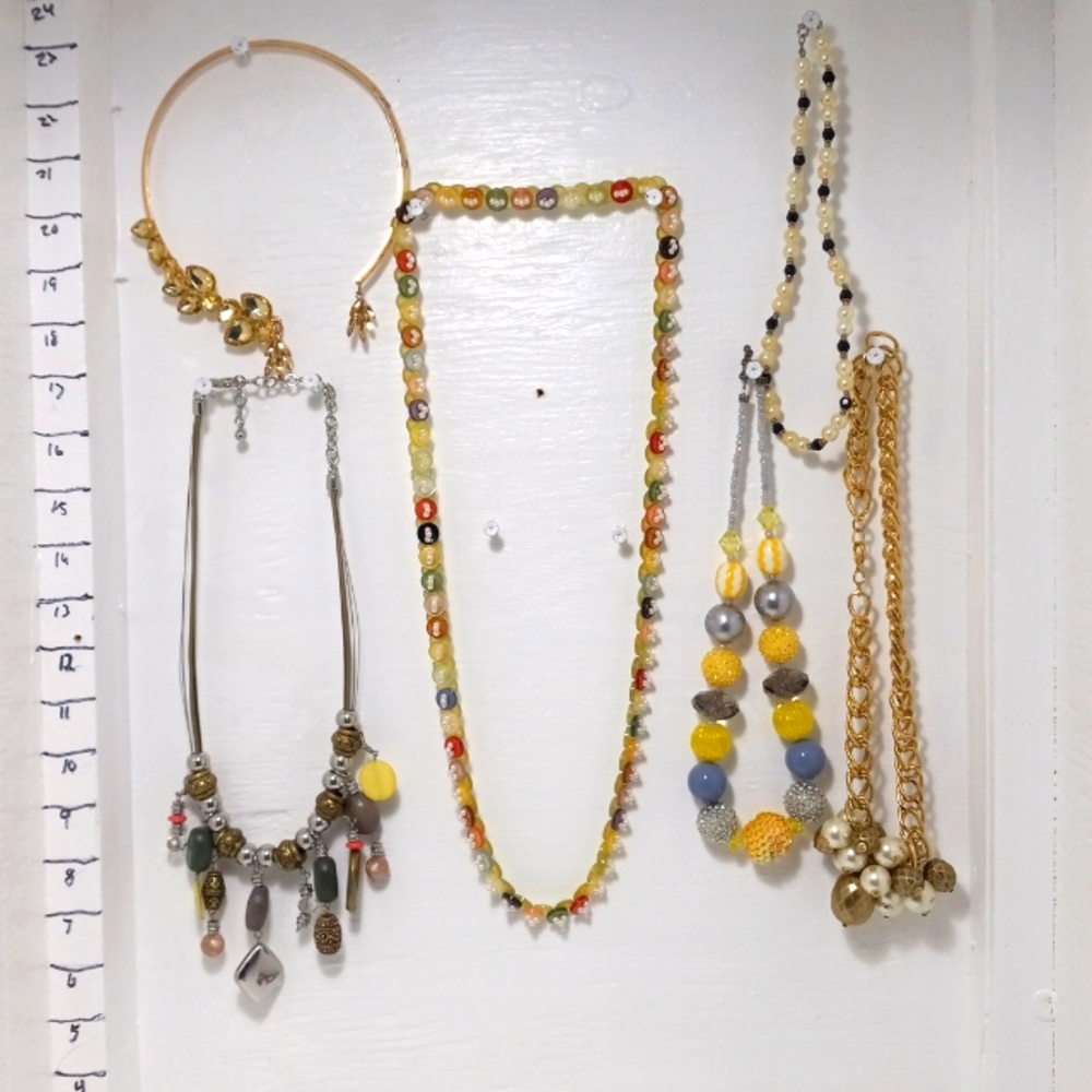 I-19 costume jewelry necklaces lot